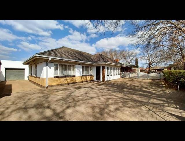 2 BEDROOM HOUSE FOR SALE IN VANDERBIJLPARK CE 1